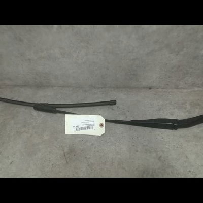 Bras essuie-glace avant droit Dacia SANDERO II 1.0 sce 75 (b8jc, b8jd) (2016)