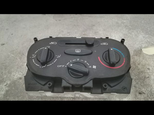 Commande de chauffage Peugeot 206 3-5 portes (2A-C) 1.9 d (1998-2001) 5 portes