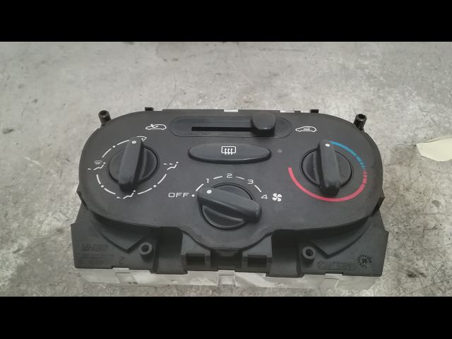 Commande de chauffage Peugeot 206 3-5 portes (2A-C) 1.9 d (1998-2001) 5 portes