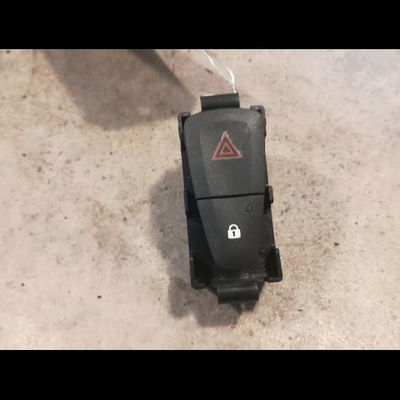 Bouton de warning Renault MEGANE III 3-5 portes (BZ0-1_, B3_) 1.5 dci (bz1g, bz1w, bz0r) (2013-2015) 5 portes