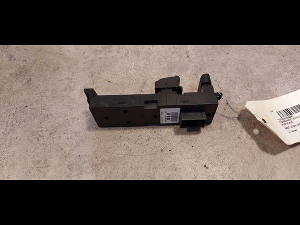 Commande lève-glace porte avant gauche SEAT LEON I