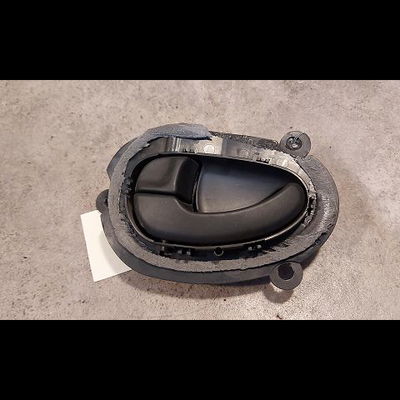Poignee int porte avg Peugeot 406 (8B) 2.1 td 12v (1996-2004)