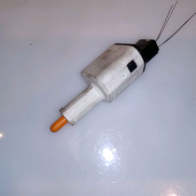 Contacteur de stop sur pedale  RENAULT SCENIC III