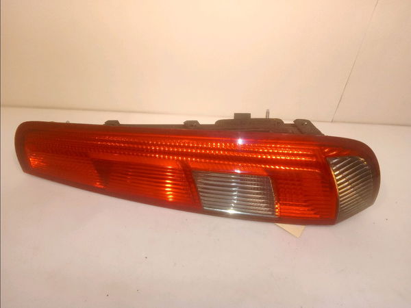 Feu arrière droit Ford FIESTA V (JH_, JD_) 1.4 16v (2001-2008) 5 portes