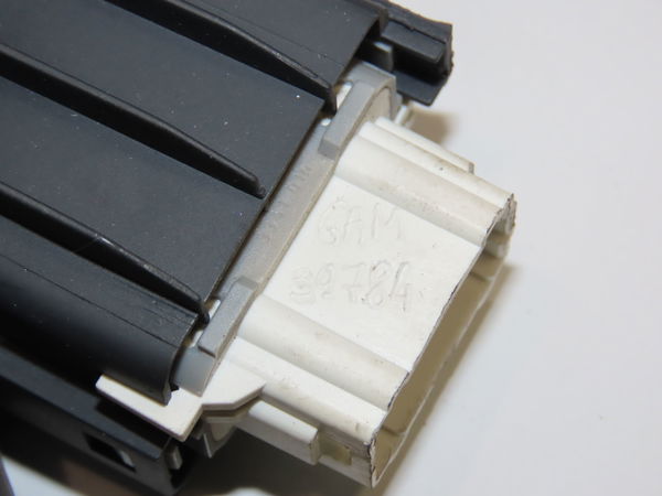 Commande leve-glace porte arrière droite Renault ESPACE IV (JK0-1_) 2.0 dci (jk03, jk04, jk1c, jk1g, jk1j, jk1k) (2006) 5 portes