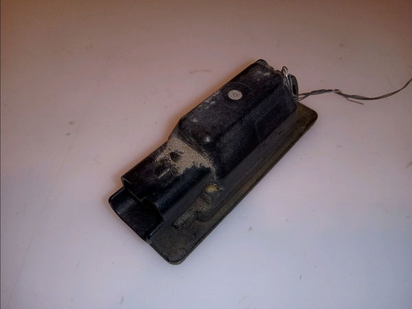 Eclaireur plaque de police d Peugeot 308 I (4A_, 4C_) 1.6 16v (2007-2014) 5 portes