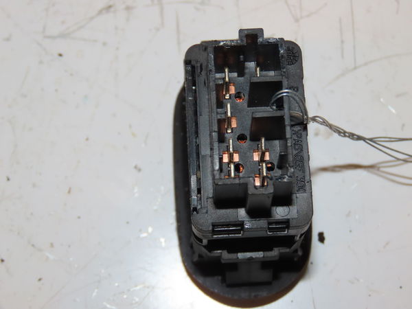 Commande lève-glace porte avant droite Citroën C3 Pluriel (HB_) 1.4 hdi (2004) 2 portes