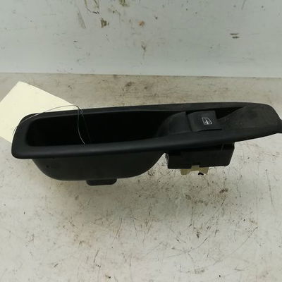 Commande leve-glace porte arrière gauche Renault CAPTUR I (J5_, H5_) 1.2 tce 120 (2013)