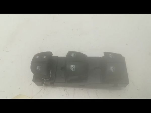 Commande lève-glace porte avant gauche Nissan QASHQAI II SUV (J11, J11_) 1.6 dci (2013)