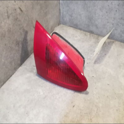 Feu arrière interieur gauche Alfa romeo 147 (937_) 1.6 16v t.spark (937.axa1a, 937.axb1a, 937.bxb1a) (2001-2010)