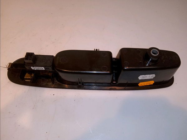 Commande lève-glace porte avant droite Fiat PUNTO (199_) 1.3 d multijet (2012)
