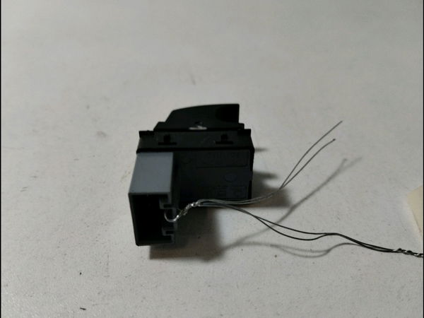 Commande lève-glace porte avant droite Seat IBIZA IV (6J5, 6P1) 1.2 (2009-2011)
