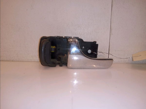 Poignee int porte avg Nissan TERRANO II (R20) 3.0 di 4wd (2002-2007)