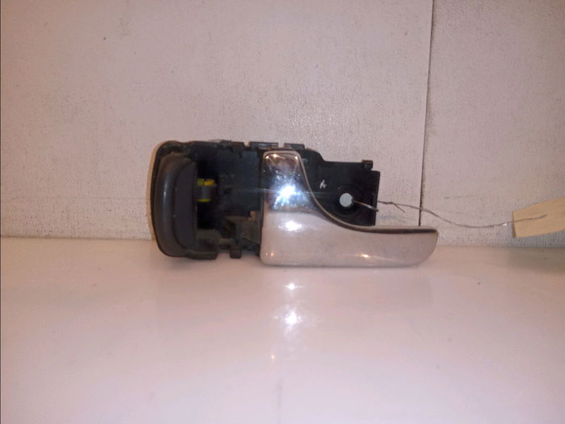 Poignee int porte avg Nissan TERRANO II (R20) 3.0 di 4wd (2002-2007)