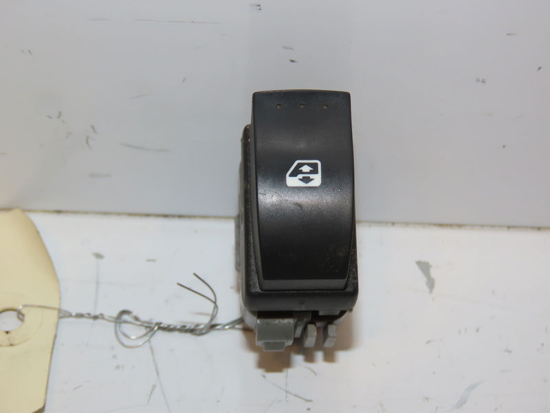 Commande lève-glace porte avant droite Renault ESPACE IV (JK0-1_) 2.0 dci (jk01, jk02, jk1j, jk1k, jk1h) (2006)