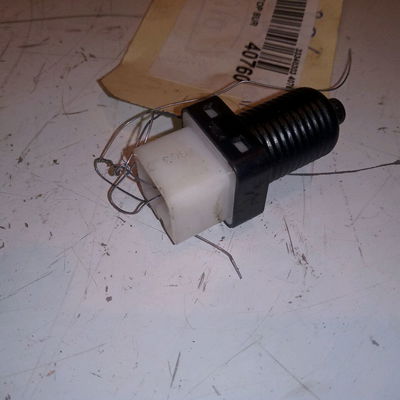 Contacteur de stop sur pedale  Peugeot 206 3-5 portes (2A-C) 1.4 i (1998-2012) 3 portes