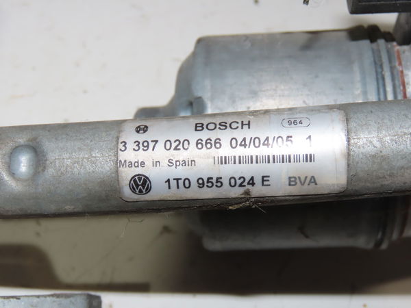 Moteur essuie-glace av droit Volkswagen TOURAN (1T1, 1T2) 1.9 tdi (2003-2004) 5 portes