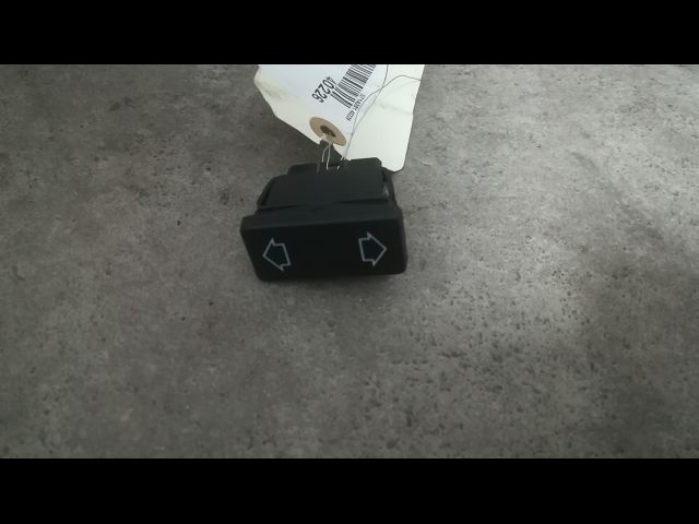 Commande lève-glace porte avant gauche Peugeot 106 II (1A_, 1C_) 1.1 i (1996-2004)
