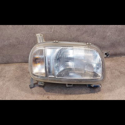 Phare droit Nissan MICRA II (K11) 1.0 i 16v (1992-2000)