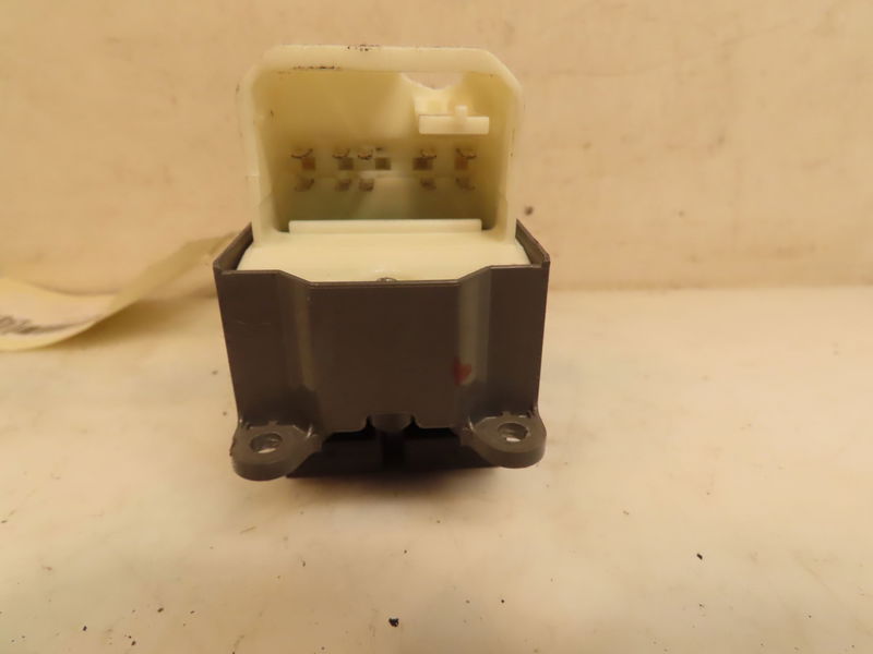 Commande lève-glace porte avant gauche Toyota YARIS (_P9_) 1.3 vvt-i (scp90_) (2005-2010)