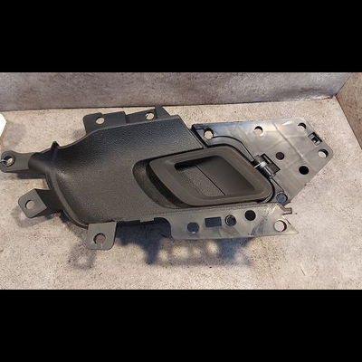 Poignee int porte ard Skoda FABIA II (542) 1.4 tdi (2007-2010)