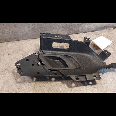 Poignee int porte avd Skoda FABIA II (542) 1.4 tdi (2007-2010)