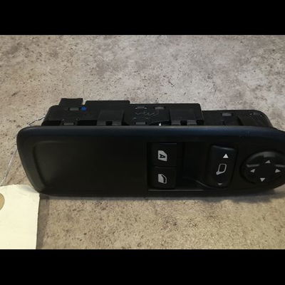 Commande lève-glace porte avant gauche Citroën C3 II (SC_) 1.4 hdi 70 (sc8hzc, sc8hr0, sc8hp4) (2009) 5 portes