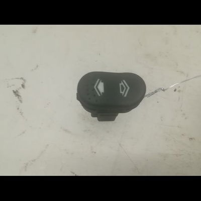 Commande leve-glace porte arrière gauche Ford FOCUS I (DAW, DBW) 1.8 tdci (2001-2004)