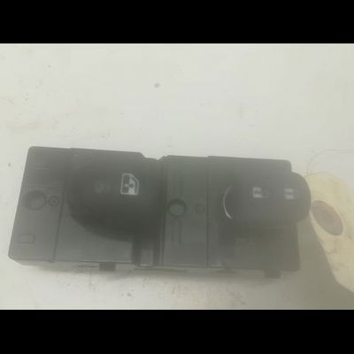 Commande lève-glace porte avant droite Nissan QASHQAI II SUV (J11, J11_) 1.6 dci (2013)