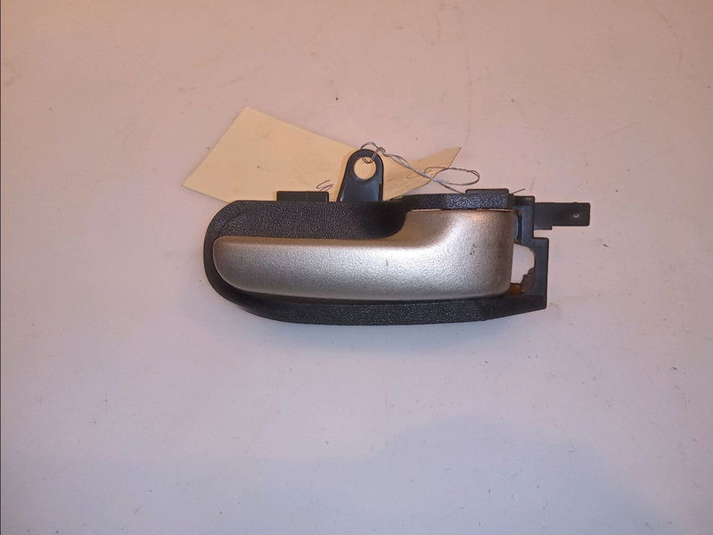 Poignee int porte avd Toyota YARIS (_P1_) 1.3 (scp12_, scp13_) (2002-2005)