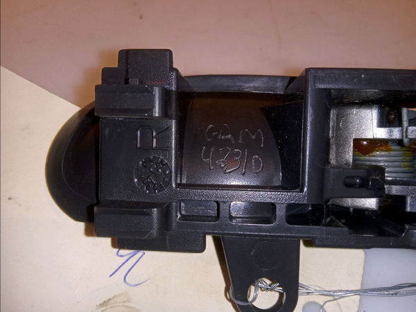 Poignee int porte avd Toyota YARIS (_P1_) 1.3 (scp12_, scp13_) (2002-2005)