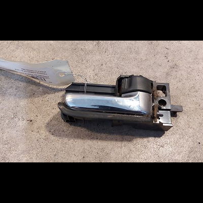 Poignee int porte avd Toyota COROLLA (_E12_) 1.4 d (nde120_) (2004-2007) 5 portes