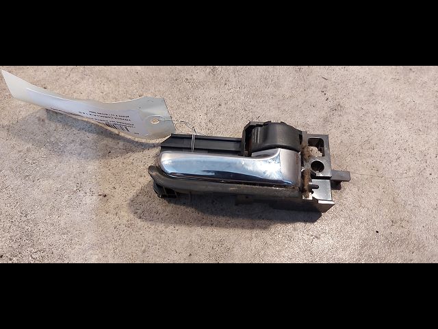 Poignee int porte avd Toyota COROLLA (_E12_) 1.4 d (nde120_) (2004-2007) 5 portes