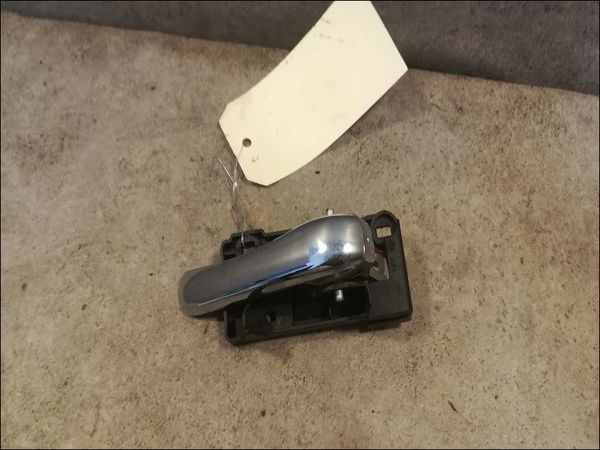 Poignee int porte avd Alfa romeo 147 (937_) 1.6 16v t.spark (937.axa1a, 937.axb1a, 937.bxb1a) (2001-2010)