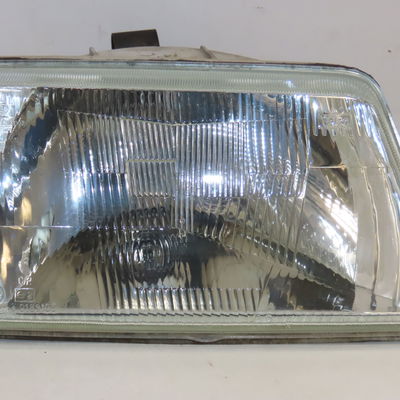 Phare droit Peugeot 205 I (741A-C) 1.1 (1983-1987)