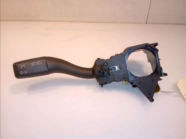 Commande clignotant Audi A4 B6 (8E2) 2.5 tdi quattro (2000-2004)