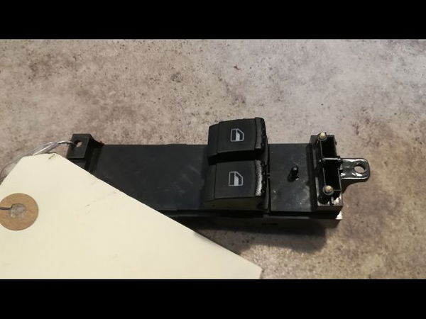 Commande lève-glace porte avant gauche Volkswagen PASSAT B5.5 (3B3) 1.9 tdi (2000-2005)