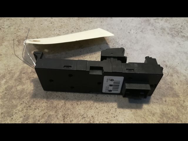Commande lève-glace porte avant gauche Volkswagen PASSAT B5.5 (3B3) 1.9 tdi (2000-2005)