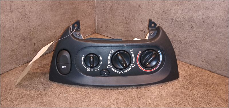 Commande de chauffage Renault SCÉNIC I Monospace (JA0-1_, FA0_) 1.9 dti (ja0n) (1999-2003)
