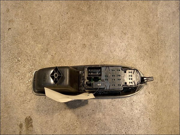 Commande lève-glace porte avant gauche Citroën DS3 (SA_) 1.6 hdi 90 (2009-2015) 3 portes