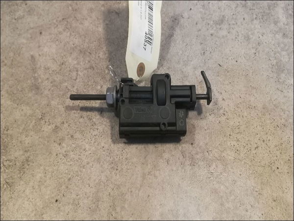 Actionneur portillon aile ard Renault MEGANE III Coupé (DZ0-1_) 1.5 dci (dz0a) (2008-2015)