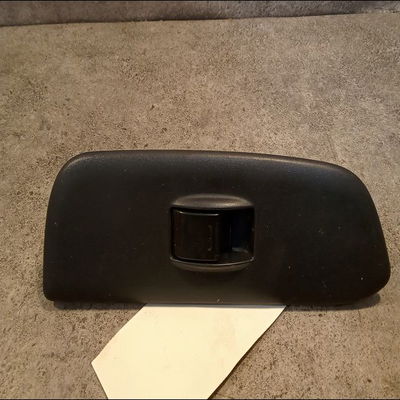 Commande lève-glace porte avant droite Toyota RAV 4 II (_A2_) 2.0 d 4wd (cla20_, cla21_) (2001-2005)