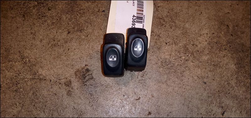 Commande lève-glace porte avant gauche Renault MEGANE I (BA0-1_) 1.4 e (ba0e, ba0v) (1996-2003)