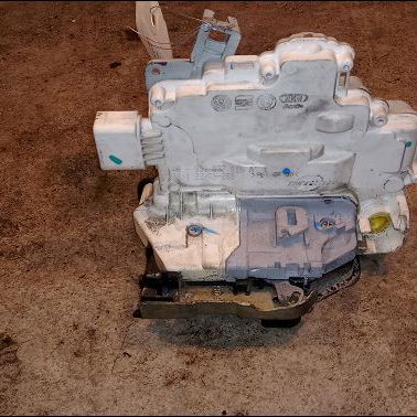Serrure porte avg Audi A4 B8 Avant (8K5) 3.0 tdi quattro (2011-2015)