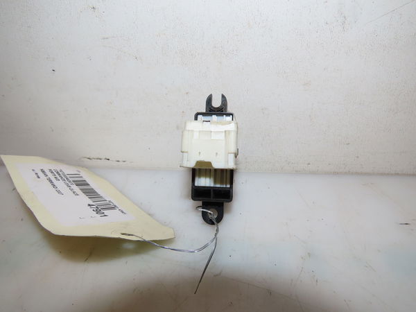 Commande lève-glace porte avant droite Nissan TERRANO II (R20) 3.0 di 4wd (2002-2007)