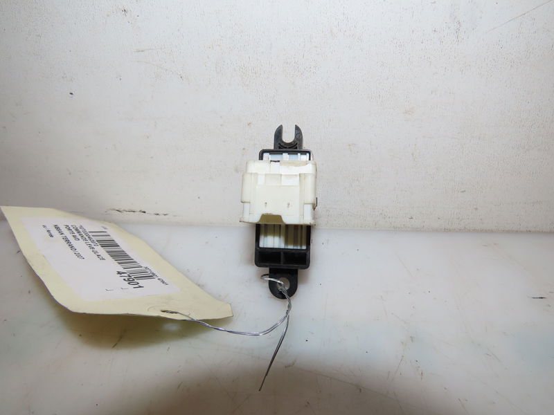 Commande lève-glace porte avant droite Nissan TERRANO II (R20) 3.0 di 4wd (2002-2007)