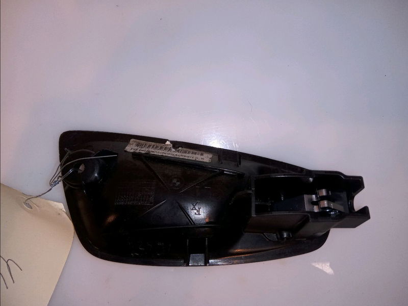 Poignee int porte avg Bmw 1 (E87) 120 d (2004-2011)