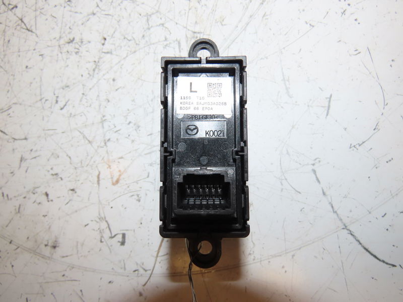 Interrupteur commande de frein a main Mazda CX-30 (DM) 1.8 skyactiv-d (2019)
