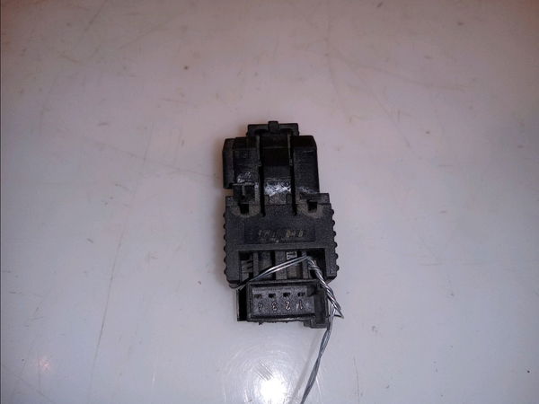 Contacteur de stop sur pedale  Bmw 3 (E90) 320 d (2004-2011)