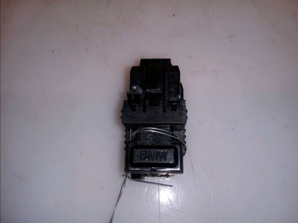 Contacteur de stop sur pedale  Bmw 3 (E90) 320 d (2004-2011)